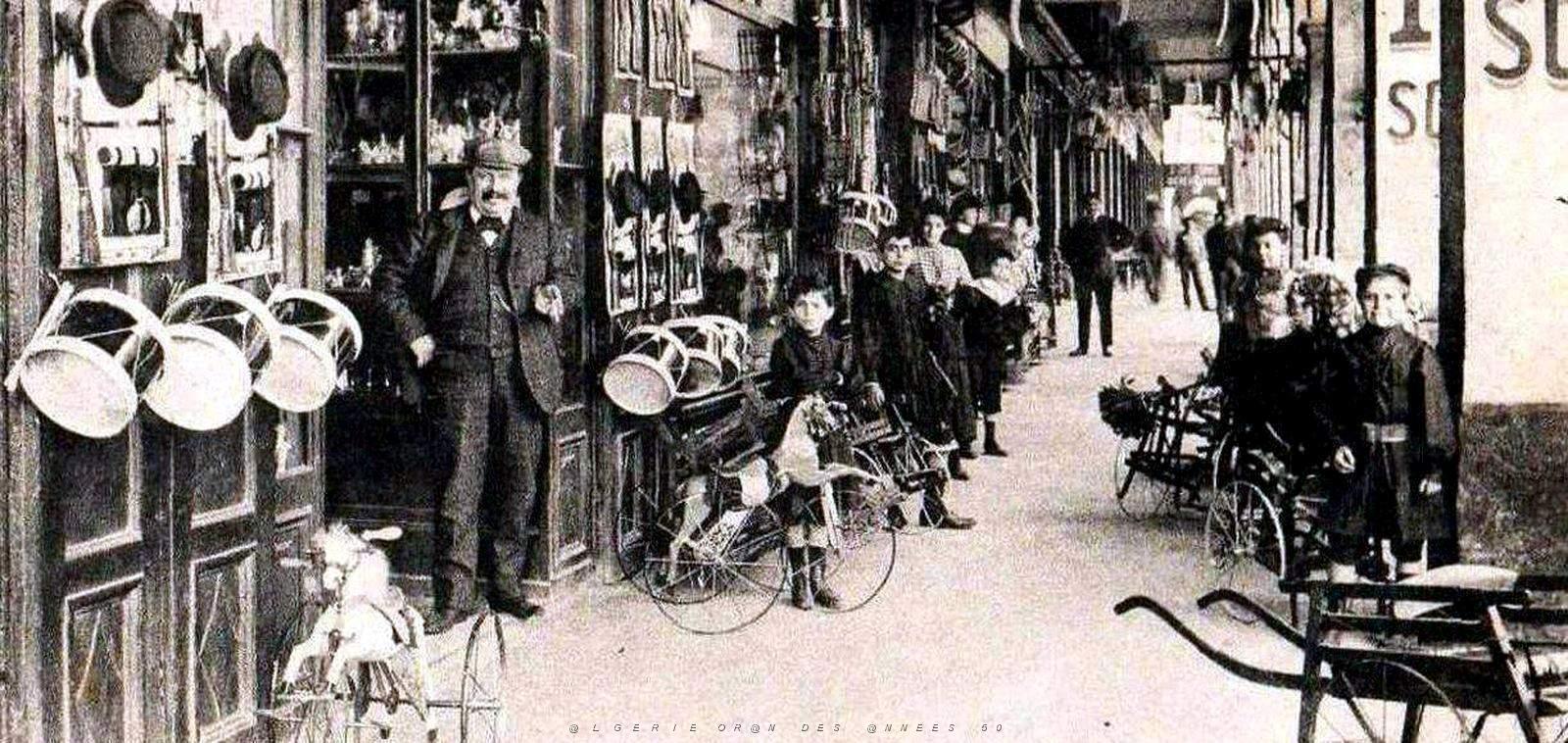 1781- Philippeville - Rue Nationale - Les Arcades2 -1903.jpg